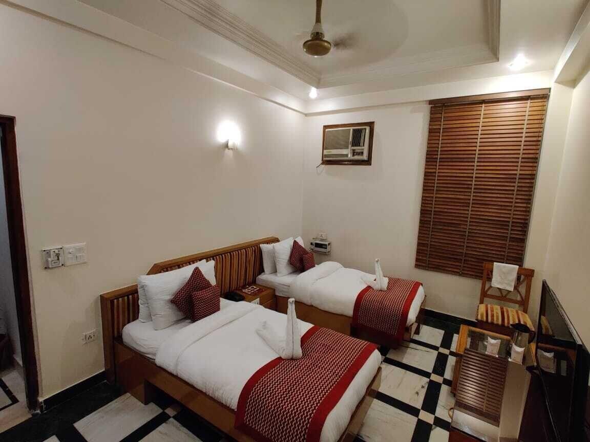 Hotel Singh International Дели Экстерьер фото