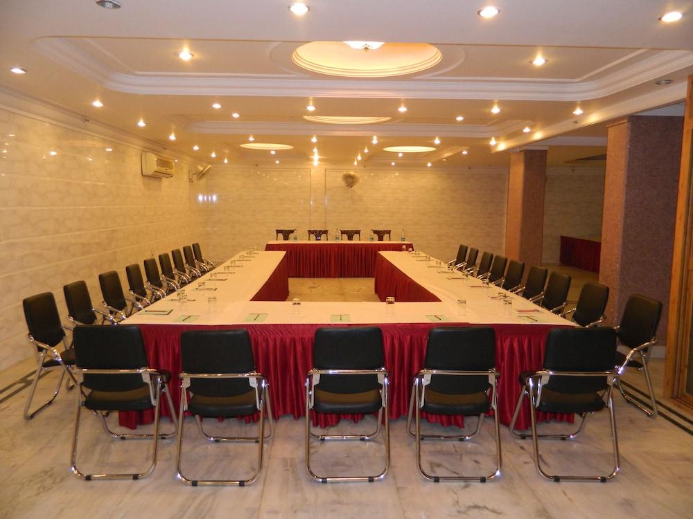 Hotel Singh International Дели Экстерьер фото