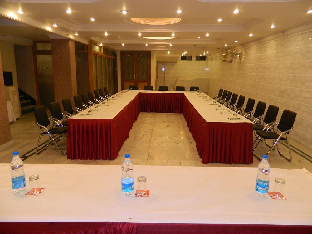 Hotel Singh International Дели Экстерьер фото
