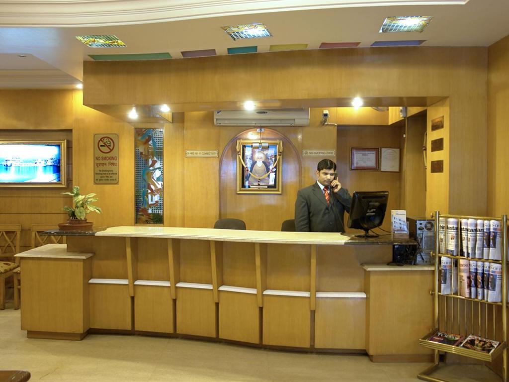 Hotel Singh International Дели Экстерьер фото