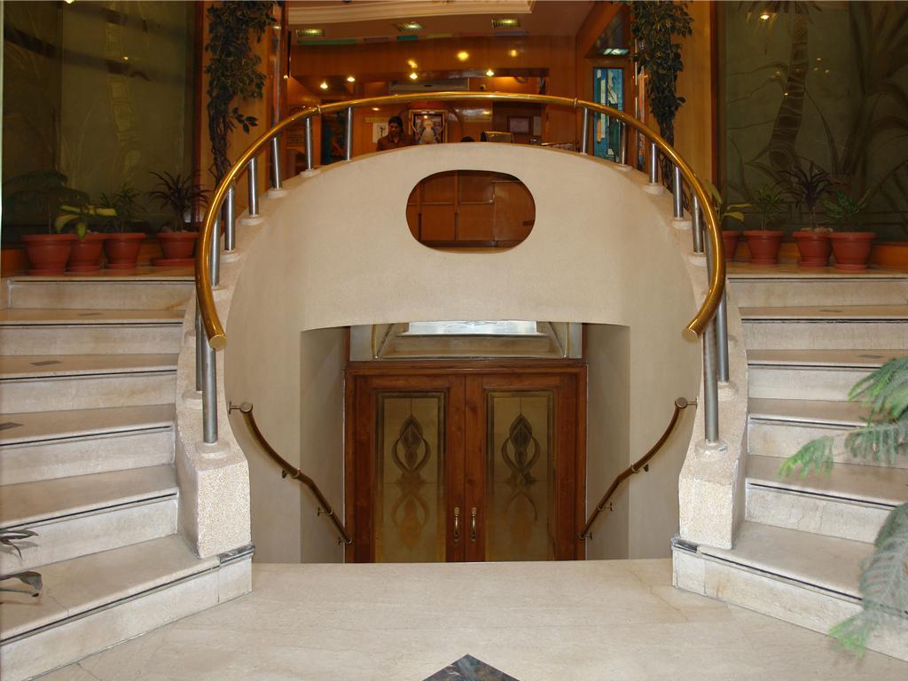 Hotel Singh International Дели Экстерьер фото
