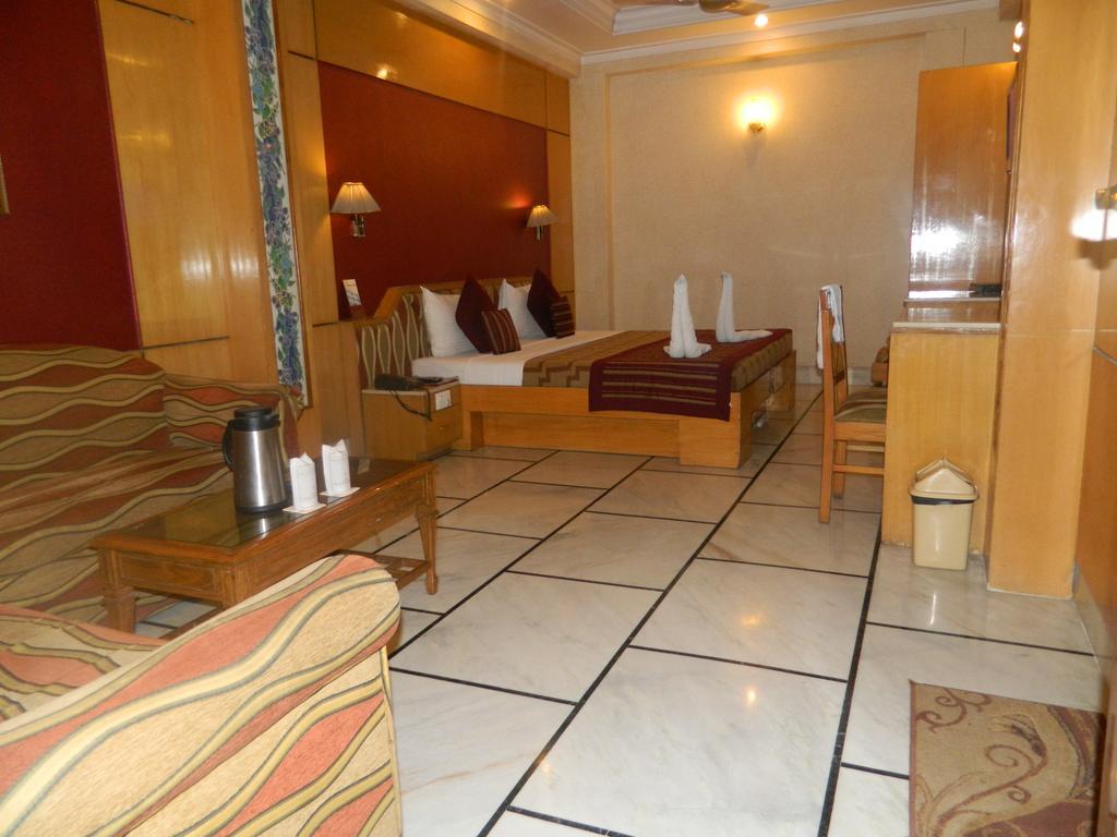 Hotel Singh International Дели Экстерьер фото