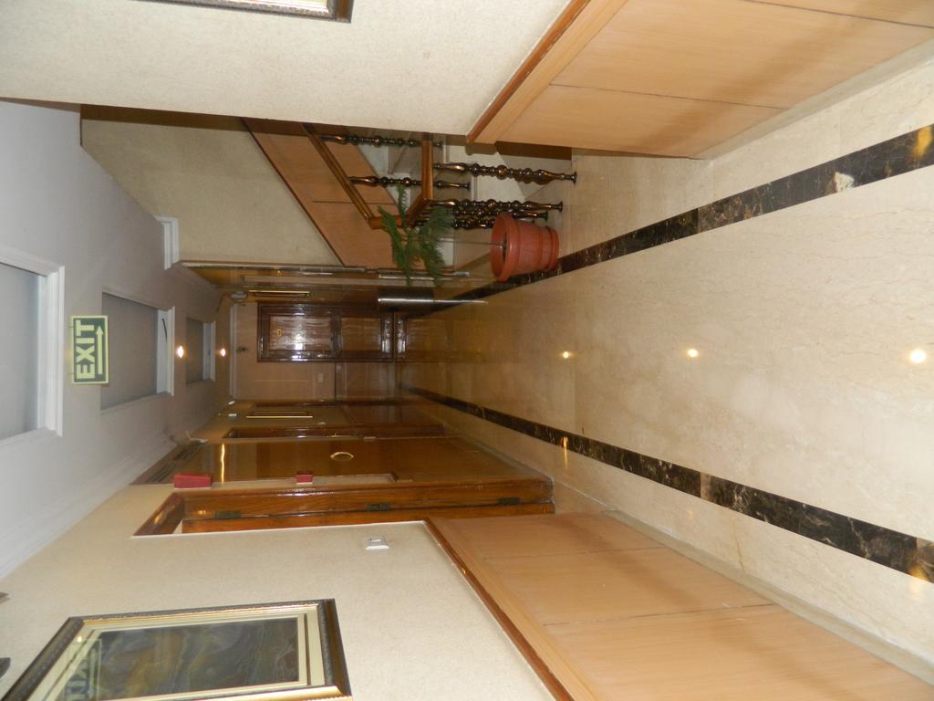 Hotel Singh International Дели Экстерьер фото