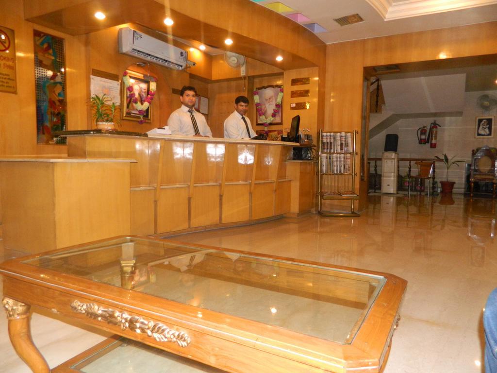Hotel Singh International Дели Экстерьер фото