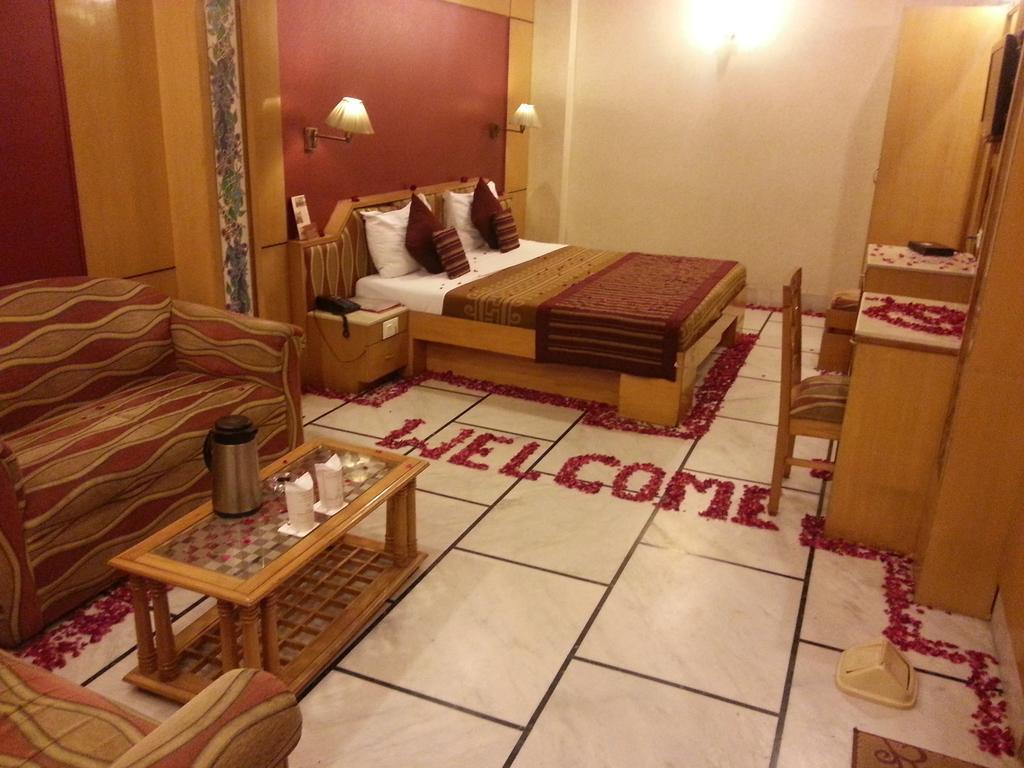 Hotel Singh International Дели Экстерьер фото