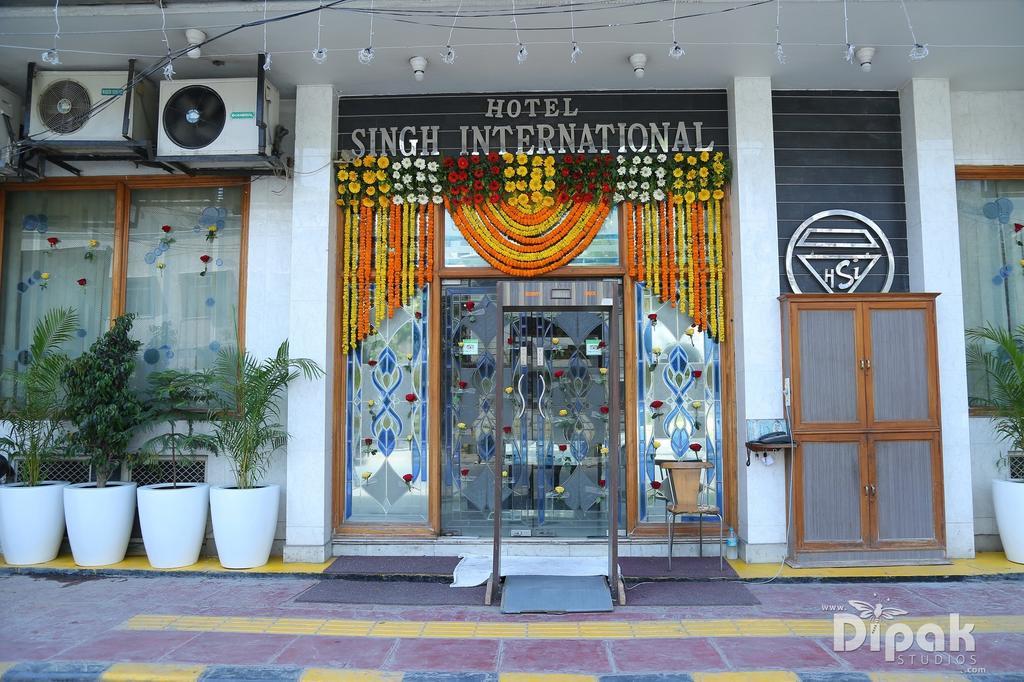 Hotel Singh International Дели Экстерьер фото