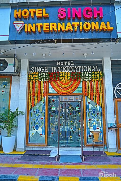 Hotel Singh International Дели Экстерьер фото