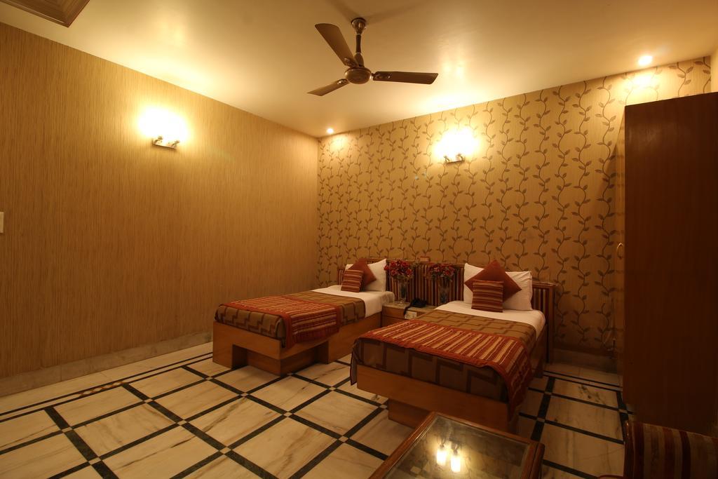 Hotel Singh International Дели Экстерьер фото
