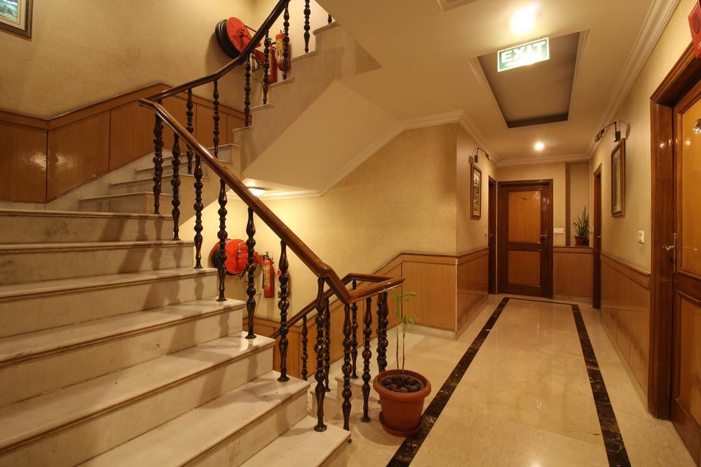 Hotel Singh International Дели Экстерьер фото
