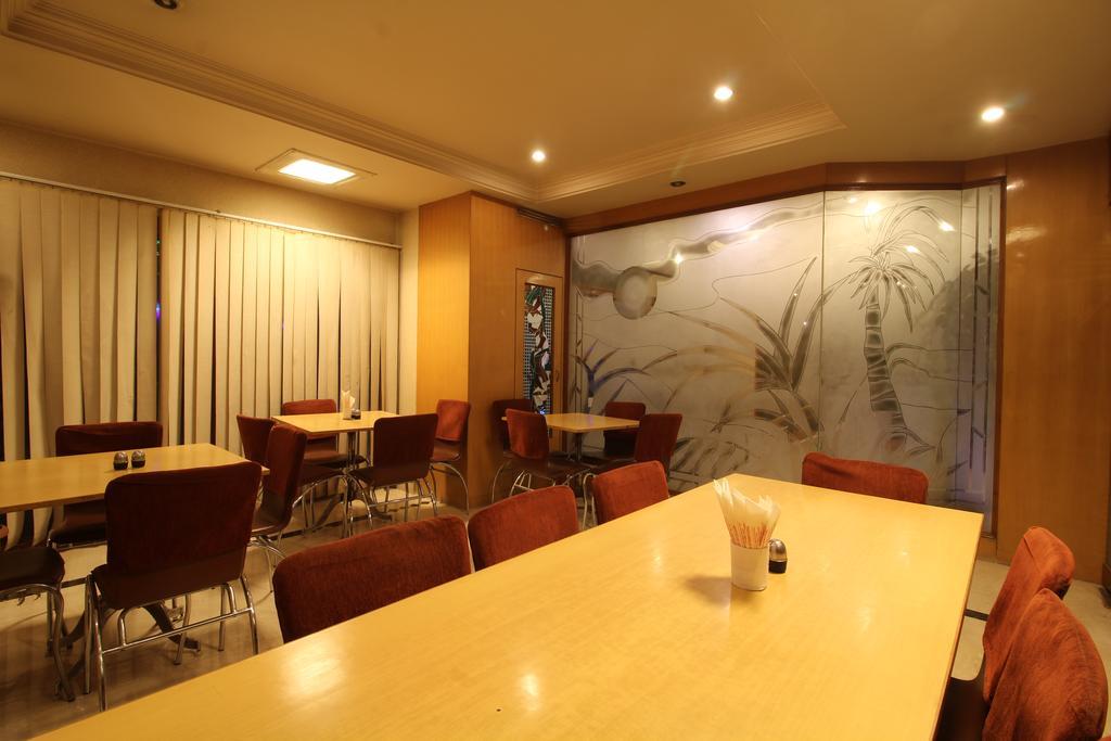 Hotel Singh International Дели Экстерьер фото