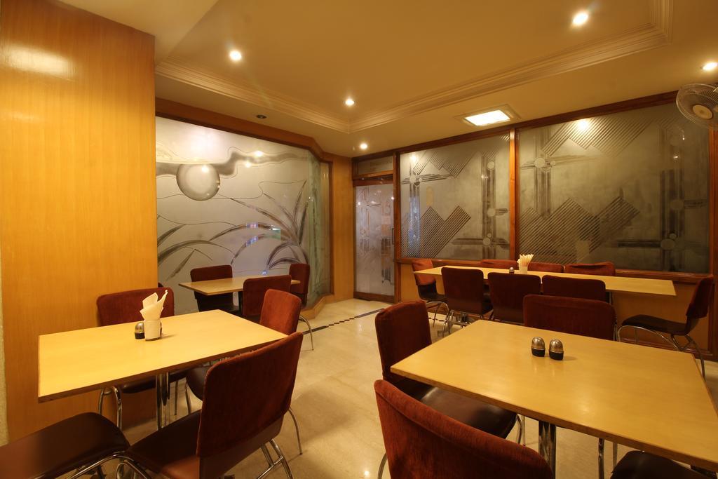 Hotel Singh International Дели Экстерьер фото