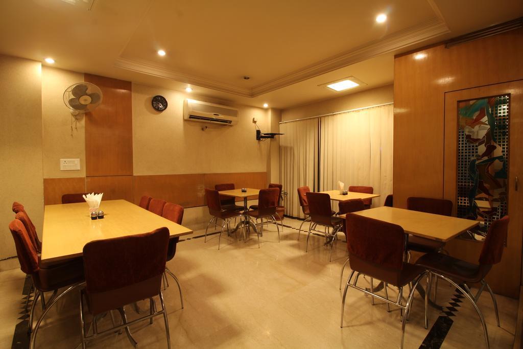 Hotel Singh International Дели Экстерьер фото
